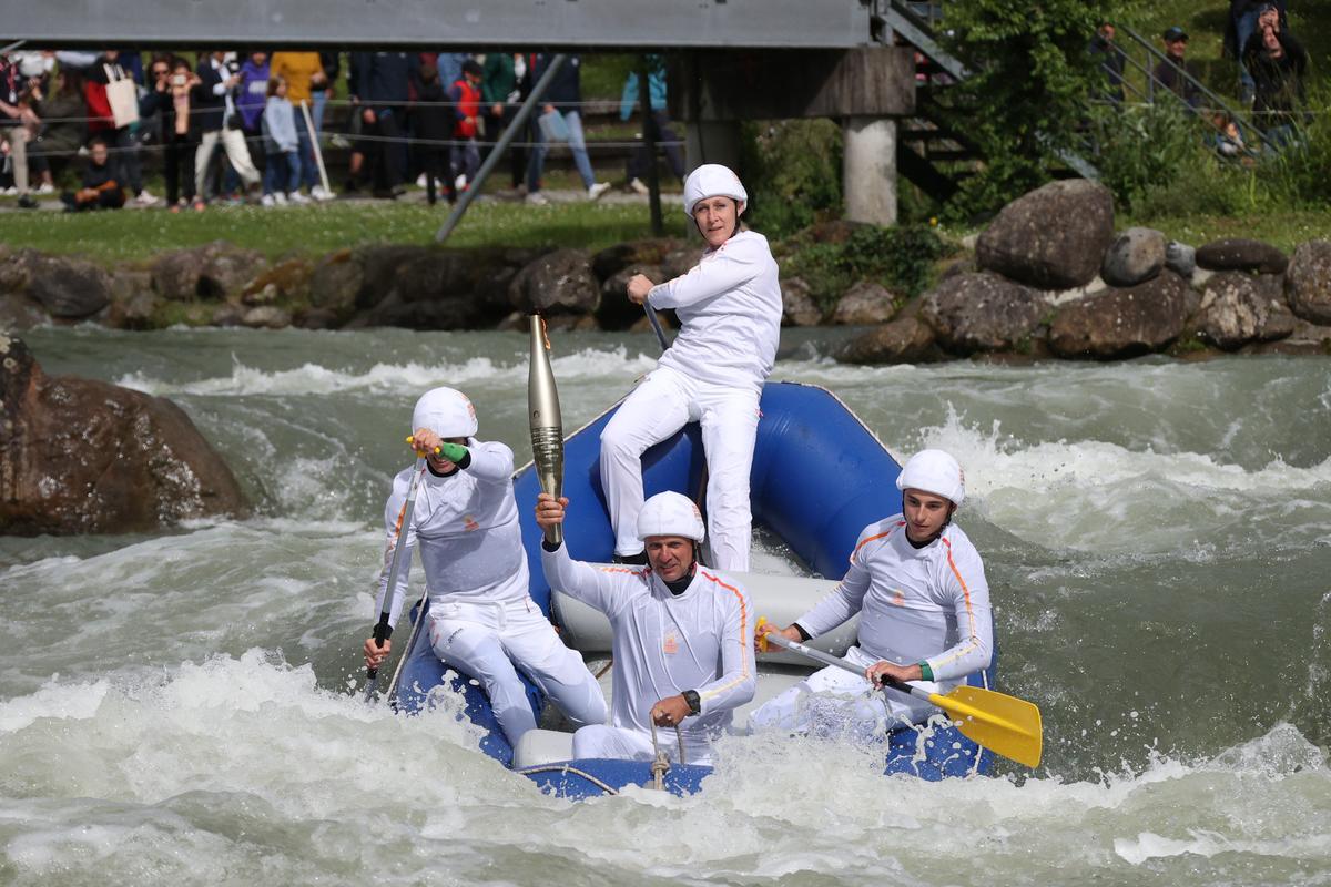 world rafting olympic flame paris 2024 1